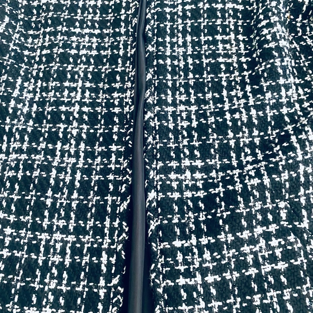 Black & White Tweed Coat - Fully Lined - Gorgeous Excellent Condition - Picture 13 of 16